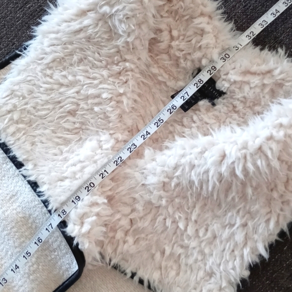 🌫Live A Little🌫 - Faux Fur Shearling Cardigan Vest - Picture 13 of 14